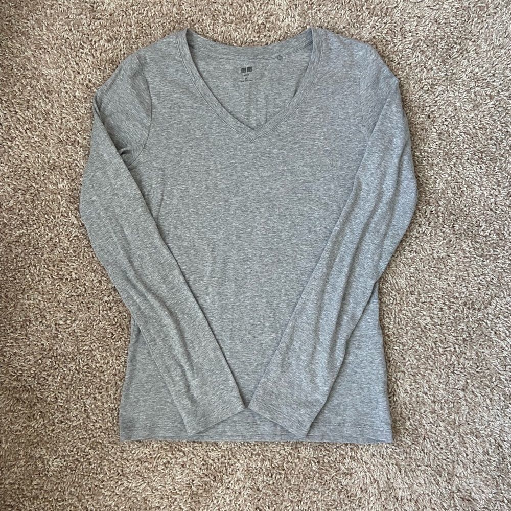 Uniqlo Gray Long Sleeve Top